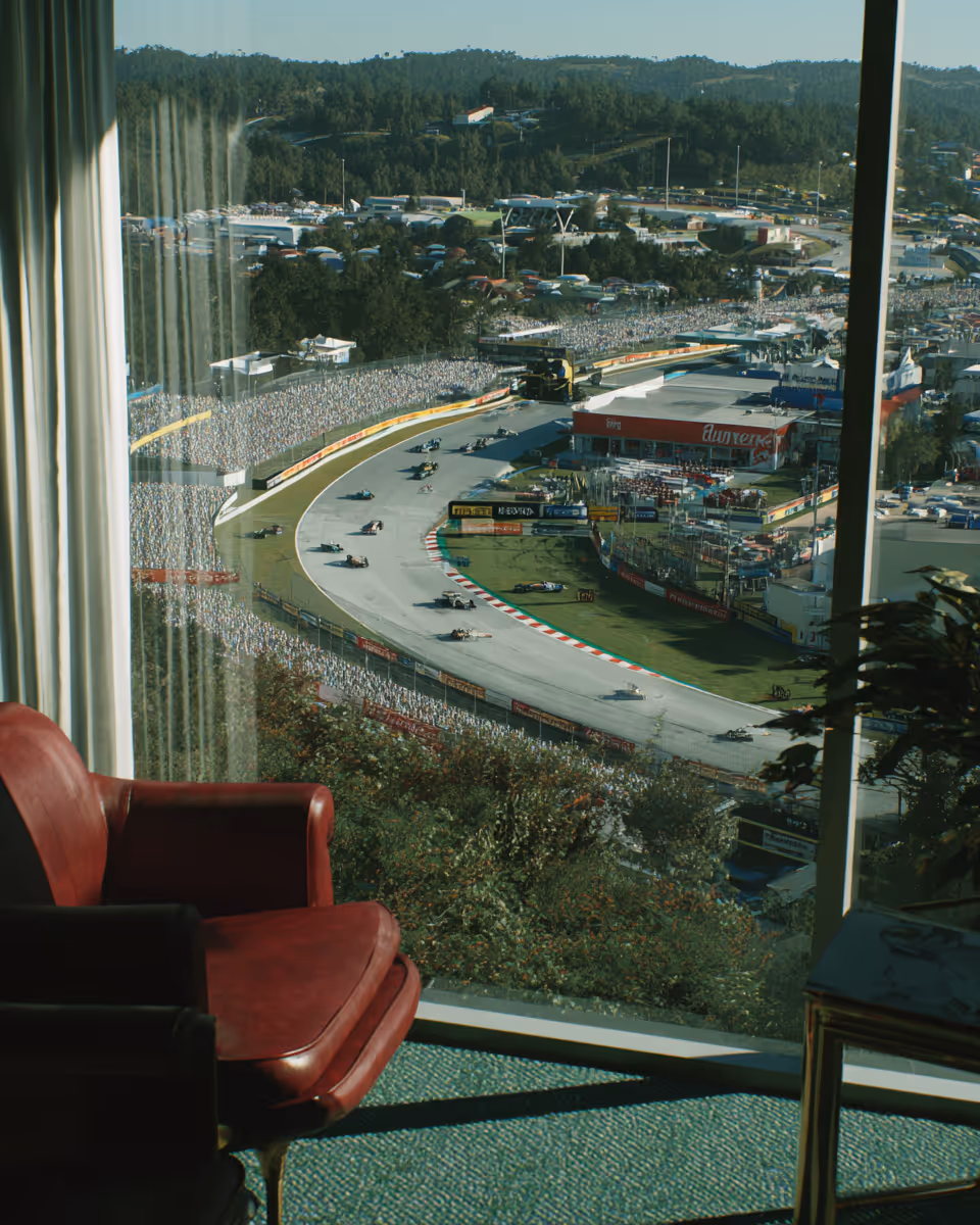 Photo depuis les loges surmontant un circuit de formule 1, réservé aux membres du HyperClub