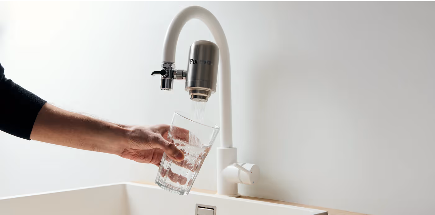 Pureva — filtre à eau installé sur un robinet